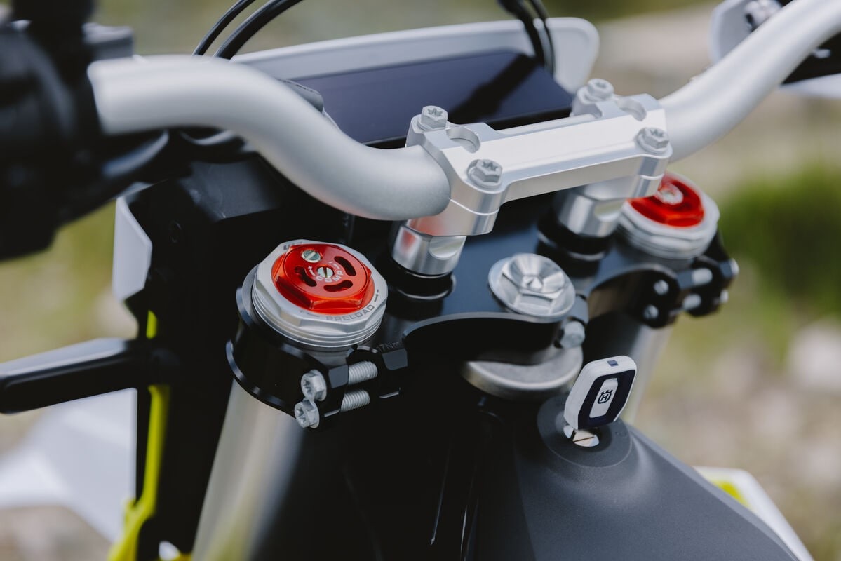 Husqvarna 701 Enduro 2026: il mono più potente al mondo in salsa dual